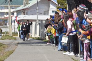 Gabriel Boric emitió su sufragio en Punta Arenas y evitó referirse a la contingencia