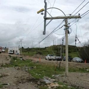 Poste chocado generó corte de luz en algunos sectores periurbanos de Punta Arenas