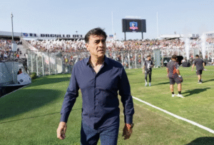 Gustavo Quinteros en la cuerda floja: directorio se divide por su permanencia