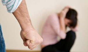 Joven de 19 años golpeó en el rostro a su pareja a poco minutos de iniciada la Navidad