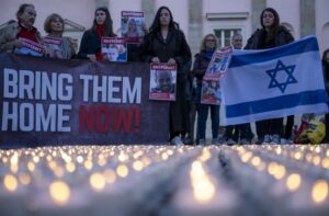 Protestan por la muerte de tres rehenes que fueron abatidos por fuerzas israelíes