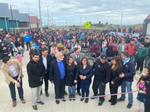 Noventa familias de Punta Arenas recibieron ayer su casa propia