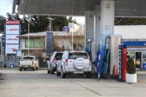 A contar de hoy, precios de las gasolinas bajarán 27 pesos el litro
