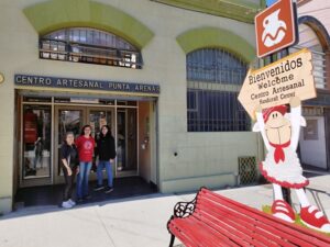Artesanas del Centro Artesanal de Punta Arenas denuncian falta de estrategia para incentivar al turista