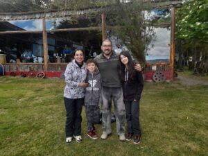 “Ahora junto a sus hijos”: la familia Rohers–Fernández revivió el “Moto Raid en Isla Riesco”