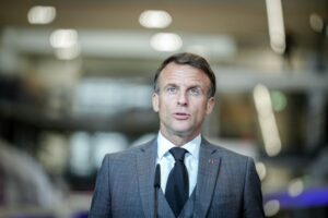 El primer ministro más joven de la historia de Francia y con el que Macron busca revitalizar su presidencia