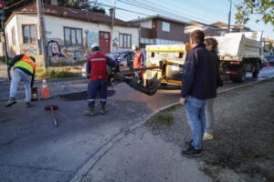Municipio reanuda labores de bacheo en Punta Arenas