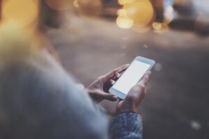 Condenan a sujeto de desacato tras haber insultado y denostado a su excónyuge por WhatsApp