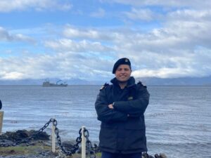 Magallánico Sebastián Palacios asumió el mando del OPV “Marinero Fuentealba”