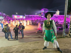 Hijo de magallánicos destaca en el Ballet Folklórico de Cosquín