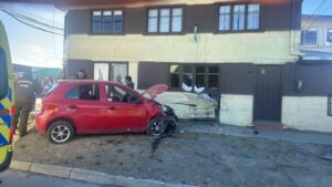 Mujer que chocó vivienda a metros de una comisaría quedó con arresto domiciliario total