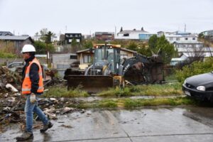 Municipio procedió a demoler dos inmuebles en Población Calixto