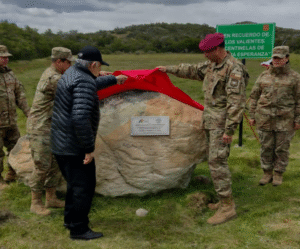 “Veteranos del 78” instalaron placa conmemorativa a 45 años de la Crisis del Canal Beagle