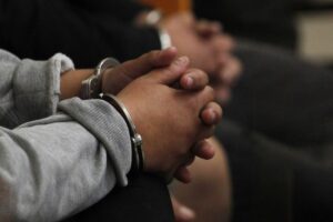Seis años de cárcel para dos hombres que violaron a una adolescente de 16 años