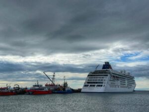 Alrededor de 500 pasajeros de dos cruceros recorrieron la capital magallánica