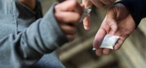 Chileno y colombiano fueron sorprendidos con drogas ilícitas