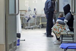 Servicio de Salud anuncia policlínico  con terapeutas de “sanación cuántica”
