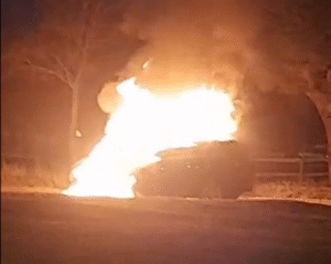 Vehículo se incendió en Avenida España