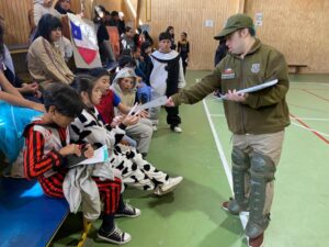 Carabineros de la Oficina de Integración Comunitaria realizan actividad con niños