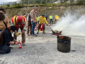 Conaf capacitó a vecinos de Puerto Williams en uso de extintores