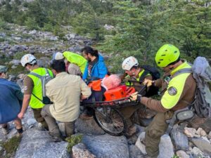 Turista irlandés quedó grave tras caer desde 15 metros en Torres del Paine