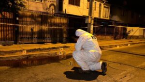 Hombre murió al interior de su casa en medio de balacera
