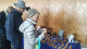 Artesanos magallánicos iniciaron venta de sus productos a turistas que arriban en cruceros
