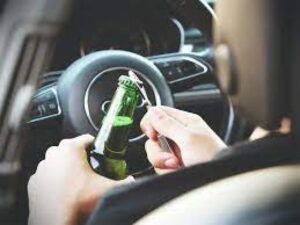 Detenido conductor que volcó en estado de ebriedad