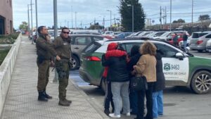 Tras ser encontradas, madre e hija llegan al Hospital Clínico a constatar lesiones
