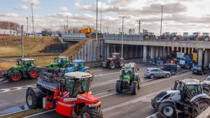 Se intensifican protestas de agricultores en Europa