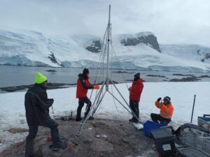 Chile contará con tres nuevas estaciones de sensores en la península antártica