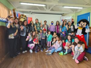 Difunden y realizan actividad para concientizar sobre el cáncer infantil