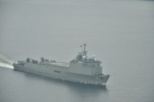 Inédita misión de la Armada  para reforzar bases y brindar  atención médica