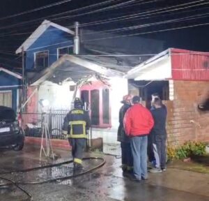 Se registró incendio de una casa con perdida total en Pasaje Puyehue
