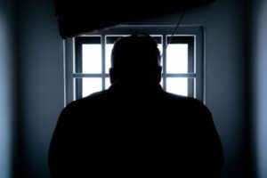 Dos años tras las rejas para sujeto que fue sentenciado por desacato en contexto VIF cometido contra su padre