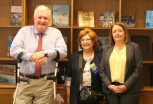Senador Kusanovic junto a pensionados del 4% se reunieron con autoridades de Hacienda
