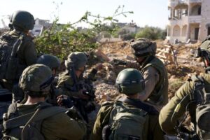 Israel y Hamas se enfrentan en Gaza  mientras aceleran esfuerzos por una tregua