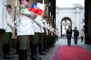 Boric cita al Cosena y llama a la unidad para enfrentar crisis