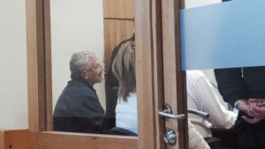 Pareja fue detenida por agresión: hombre fue golpeado con un uslero