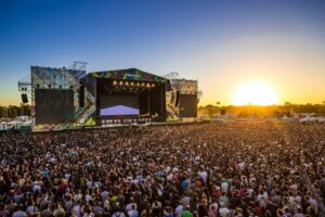 Cuatro detenidos por maltrato de obra a carabineros en la previa del Lollapalooza