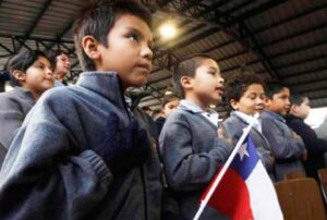 Cámara aprueba proyecto para a cantar el himno e izar la bandera en colegios