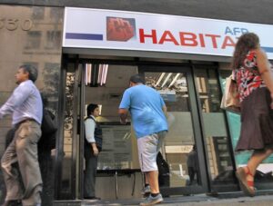 Las AFP habrían cobrado casi 20 veces más que la AFC en los últimos siete años