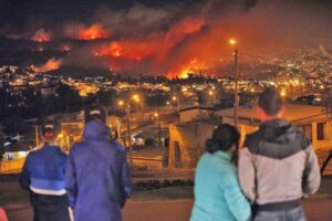 Expertos plantean que comparar megaincendio del 2F con terremoto de 2010 es un error
