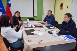 Seremi de Economía visitó Puerto Williams y se reunió con gremios del sector