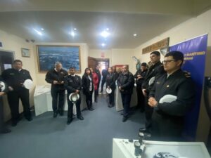 Capitanía de Puerto de Punta Arenas realizó visita profesional al Museo Naval