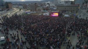 Más de 12 mil personas cerraron ayer con broche de oro el Festival de Verano
