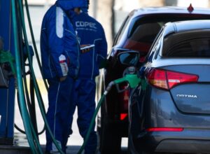 ¿Nuevo precio de las bencinas?: Conoce la fecha y cuánto podrían subir