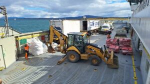 Tabsa traslada de manera gratuita ayuda a damnificados por incendio en Puerto Edén