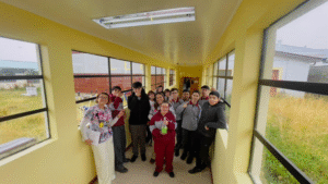 Depositan “cápsula del tiempo” en liceo de Natales