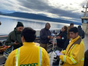 Brigada Lenga 12 de Conaf realizó actividad preventiva a bordo de ferry “Yaghan”